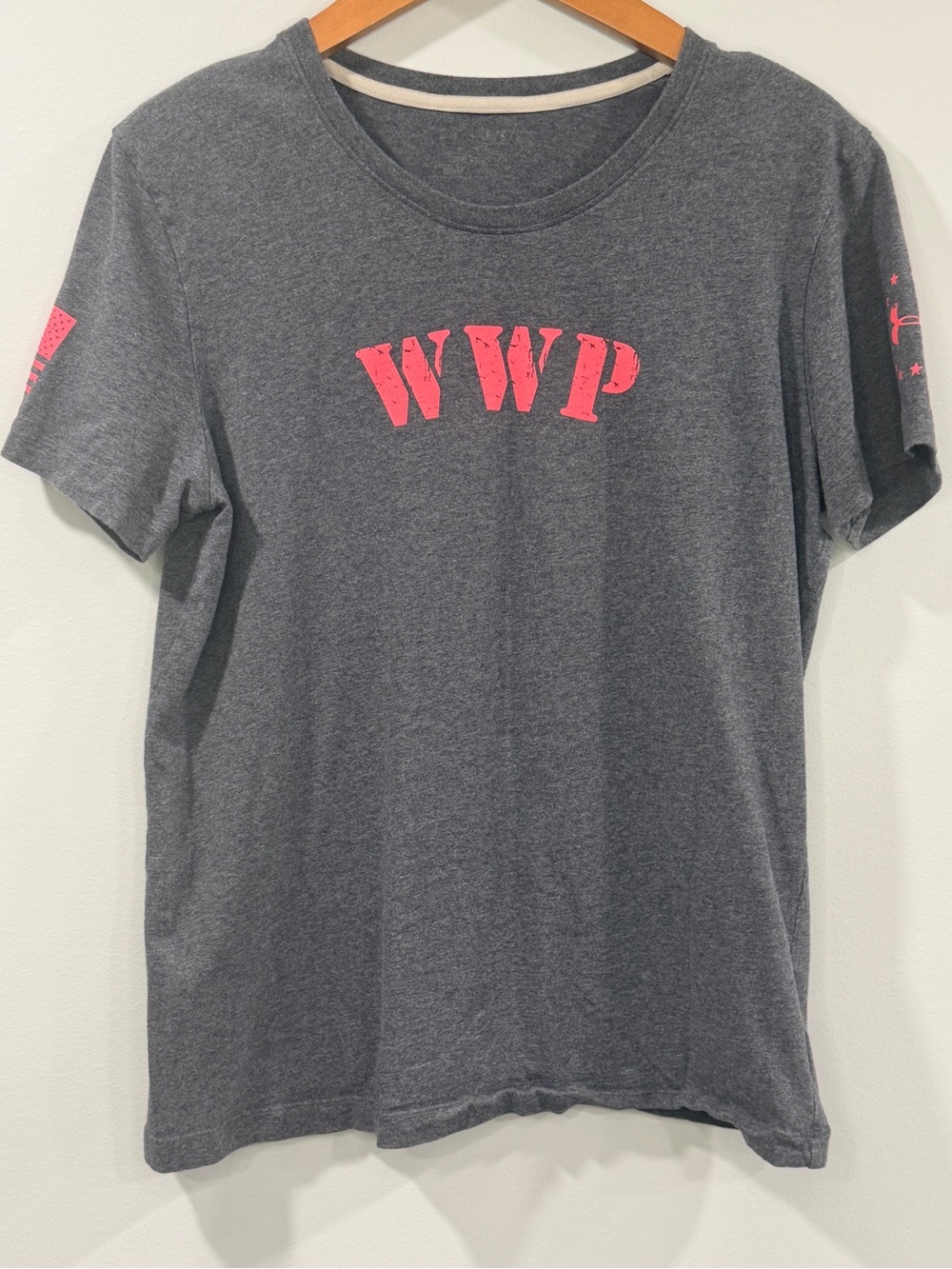 Under Armour Men's Wounded Warriors Project Gray Short Sleeve Tee Size M